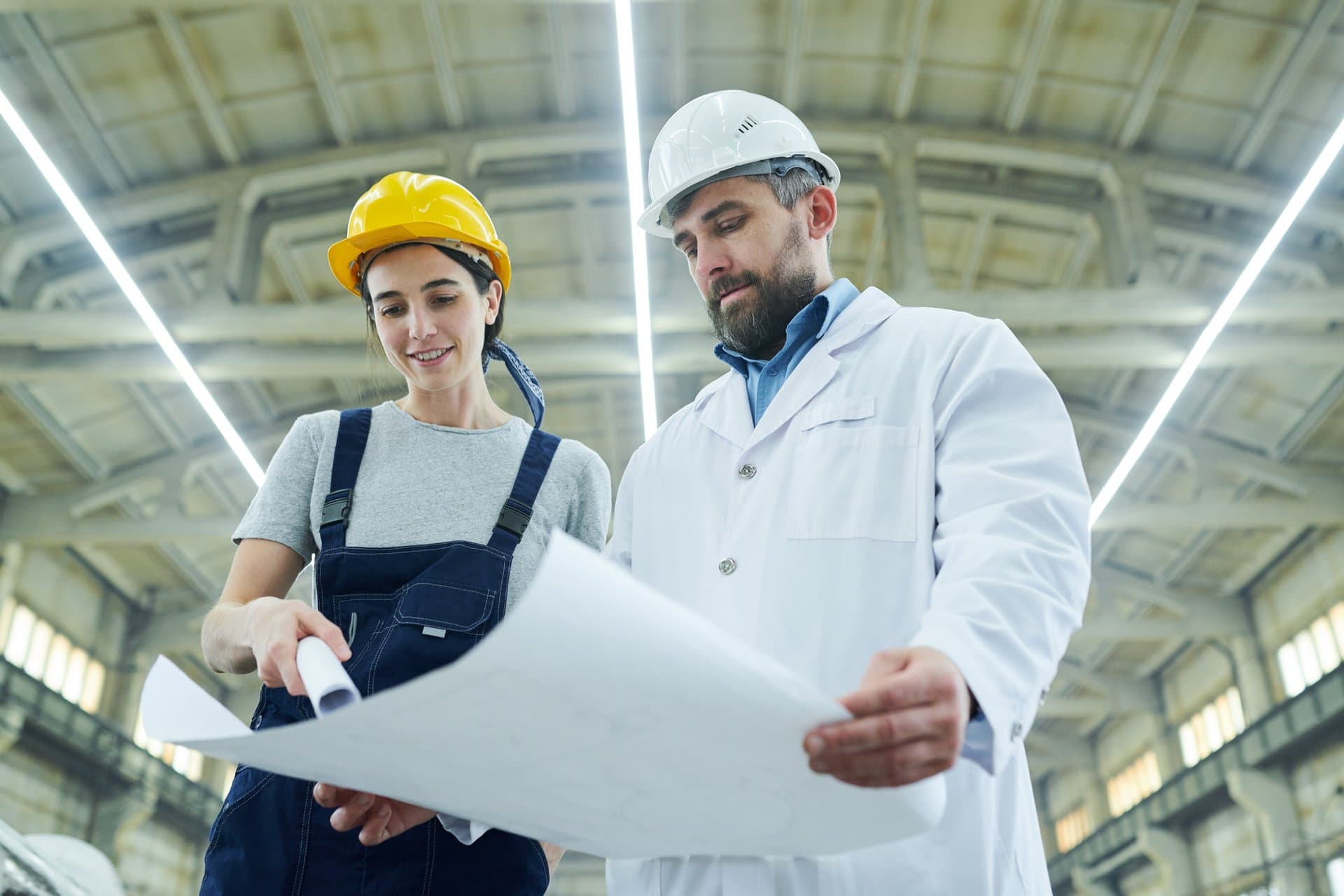 Ingenieros en la fábrica